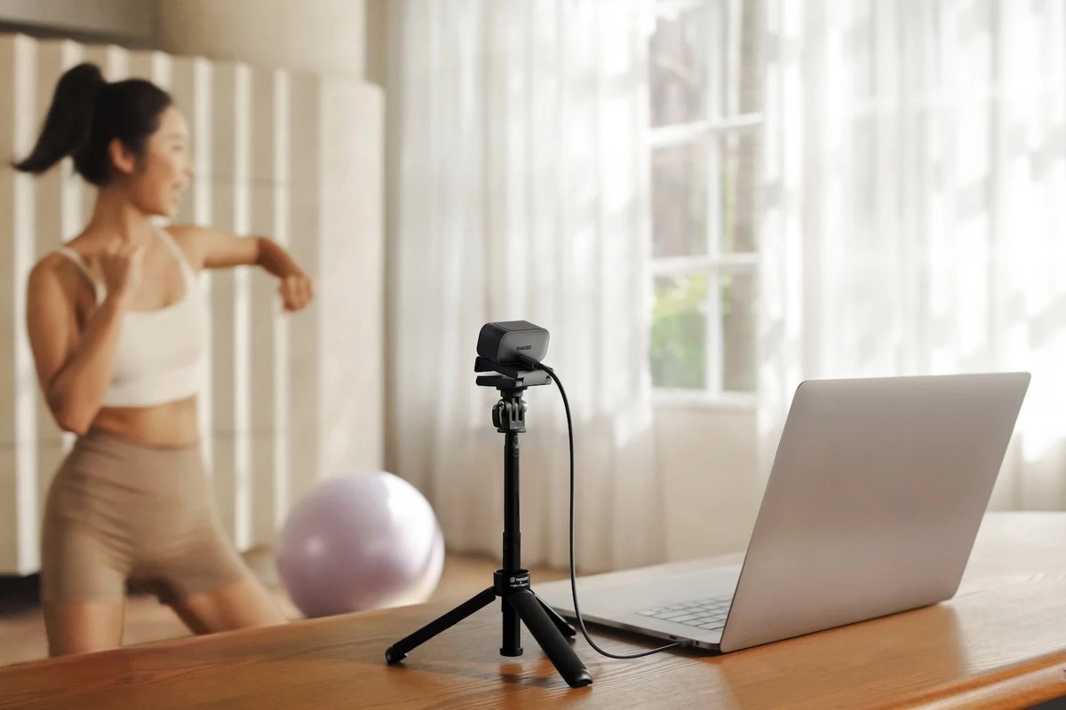 Insta360 Link 2C Stand Bundle - with Mini 2 - in - 1 Tripod - TeqClub.com