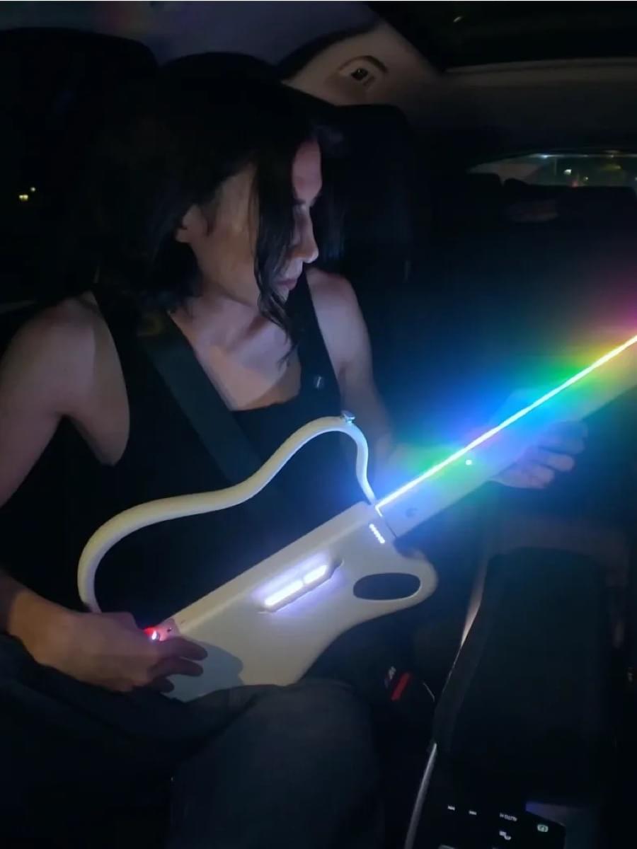 LAVA GENIE - Smart Stringless Guitar - White - TeqClub.com