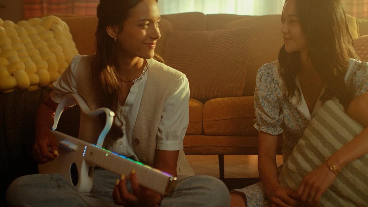 LAVA GENIE - Smart Stringless Guitar - White - TeqClub.com