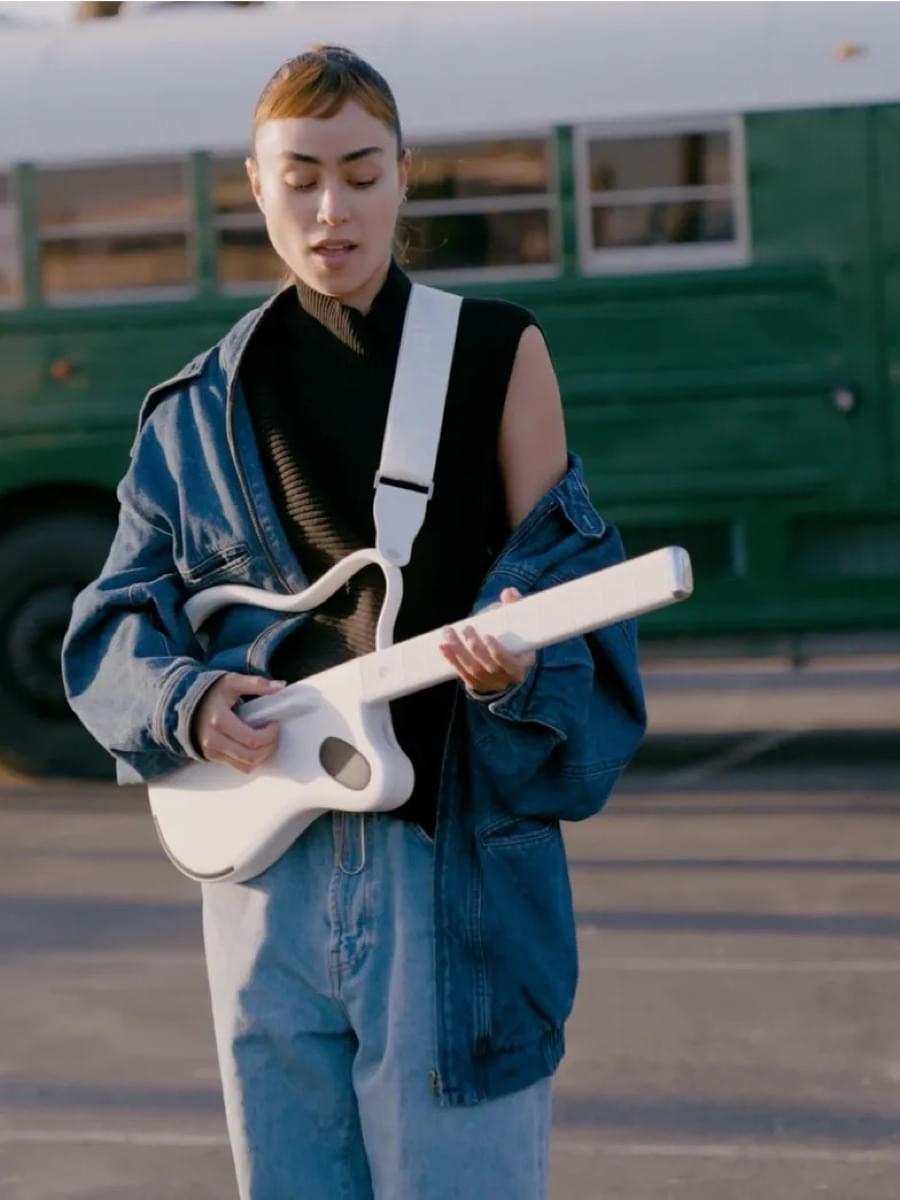 LAVA GENIE - Smart Stringless Guitar - White - TeqClub.com