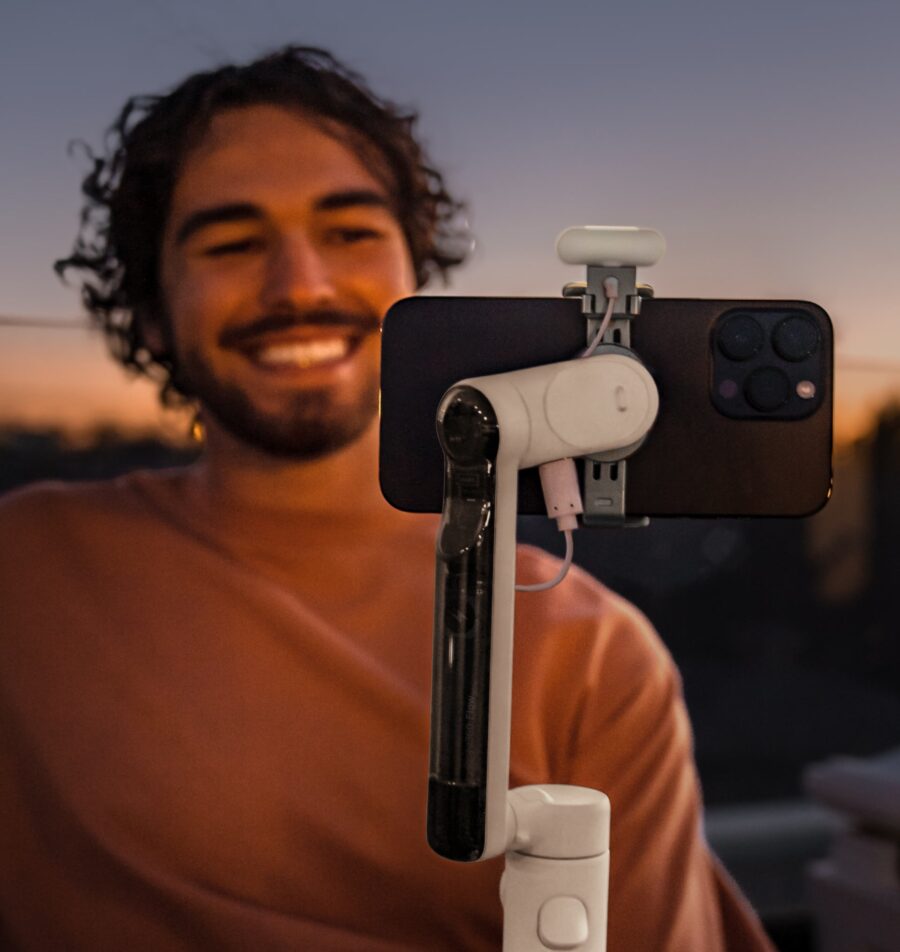 Insta360 Flow Spotlight - lifestyle 3 smoll