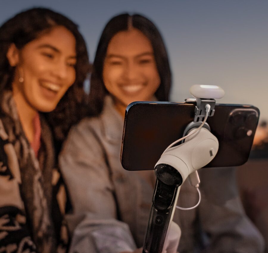 Insta360 Flow Spotlight - lifestyle 3 ssmol