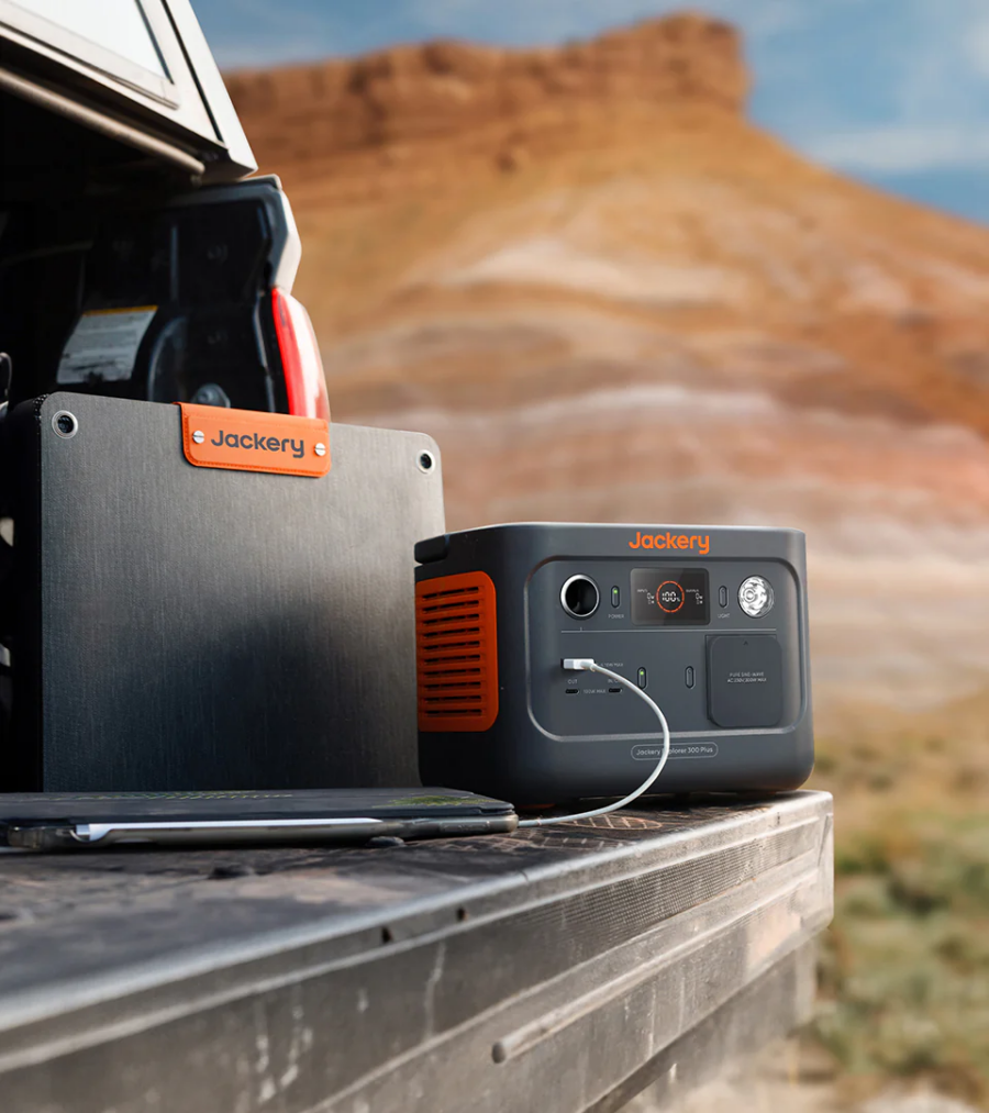 Jackery 300 plus lifestyle 3